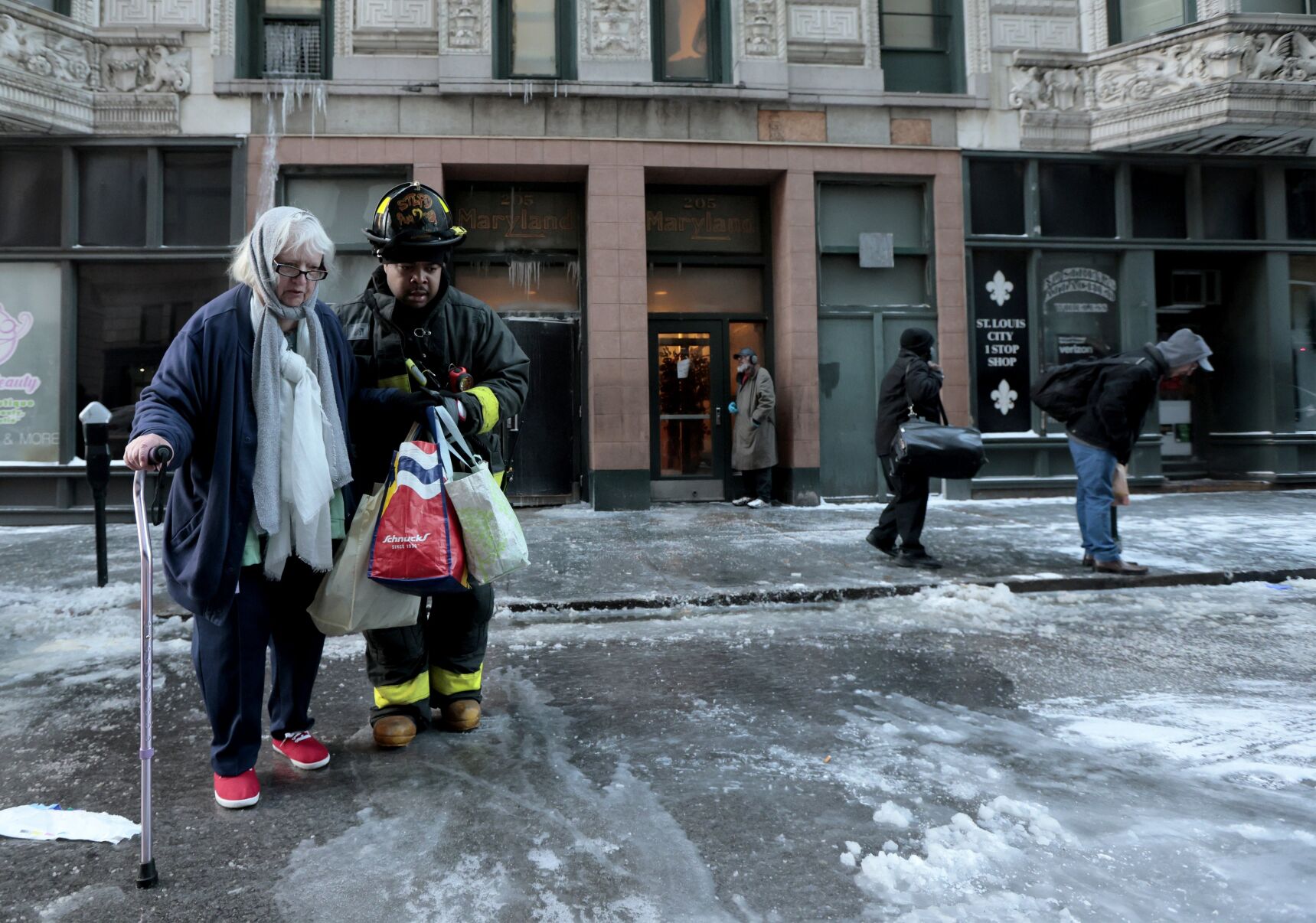 More than 200 residents evacuated from Mark Twain Hotel after pipe burst
